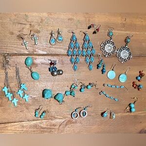 Lot of earrings with turquoise color theme